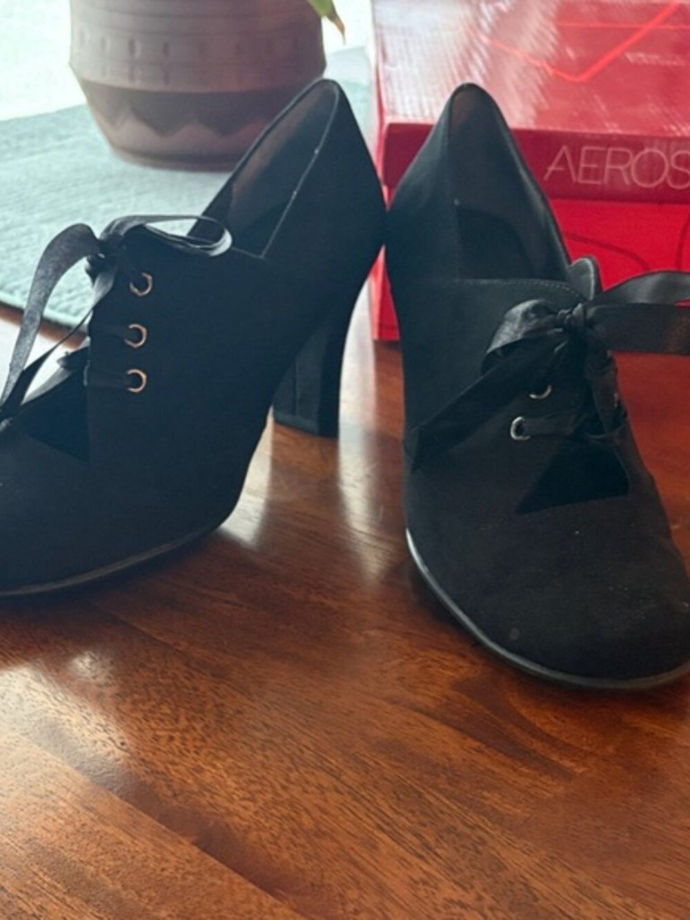 AEROSOLES Minor Role Black Ribbon-Tie Heels Size 8.5